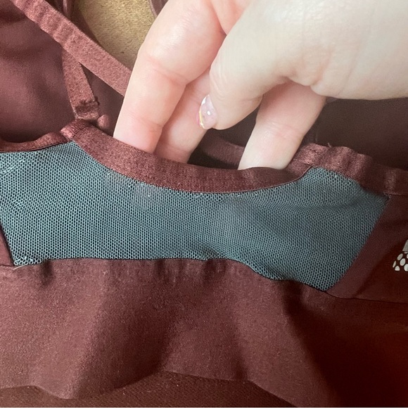 Mountain Hardwear Maroon Strappy Sports Bra, size XS - Picture 9 of 9